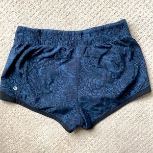 Lululemon 2.5” Hotty Hot Shorts